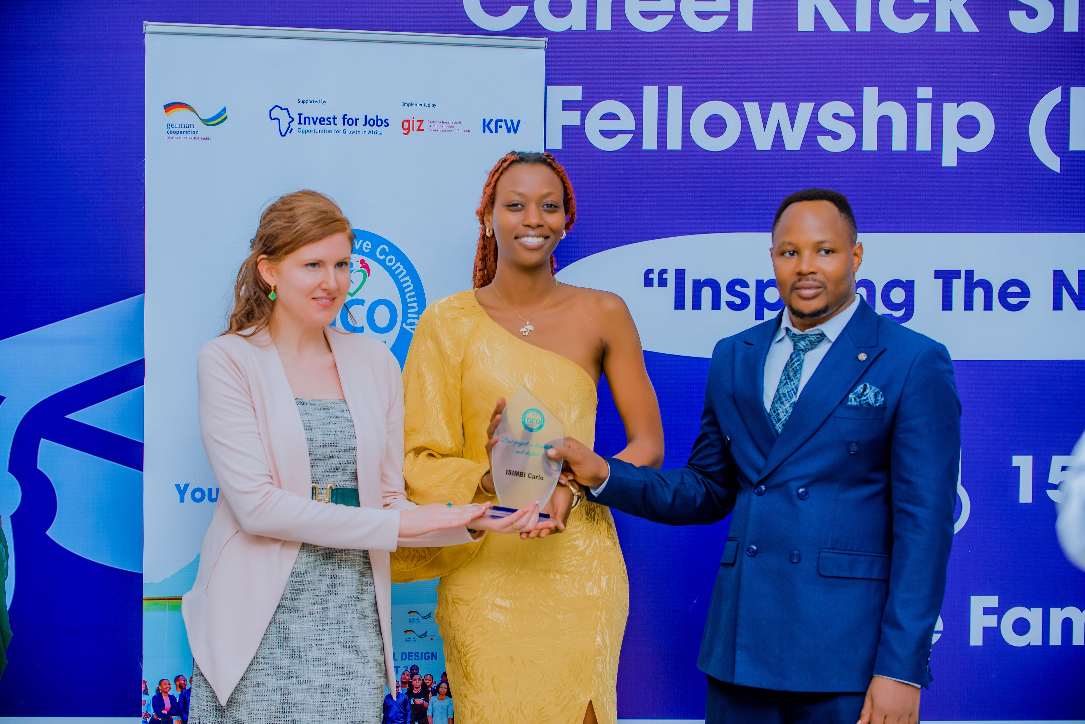 Isimbi Karo,yavuze ko TICO yamuhaye amahirwe yo guhagarara imbere y’abantu no gutekereza cyane